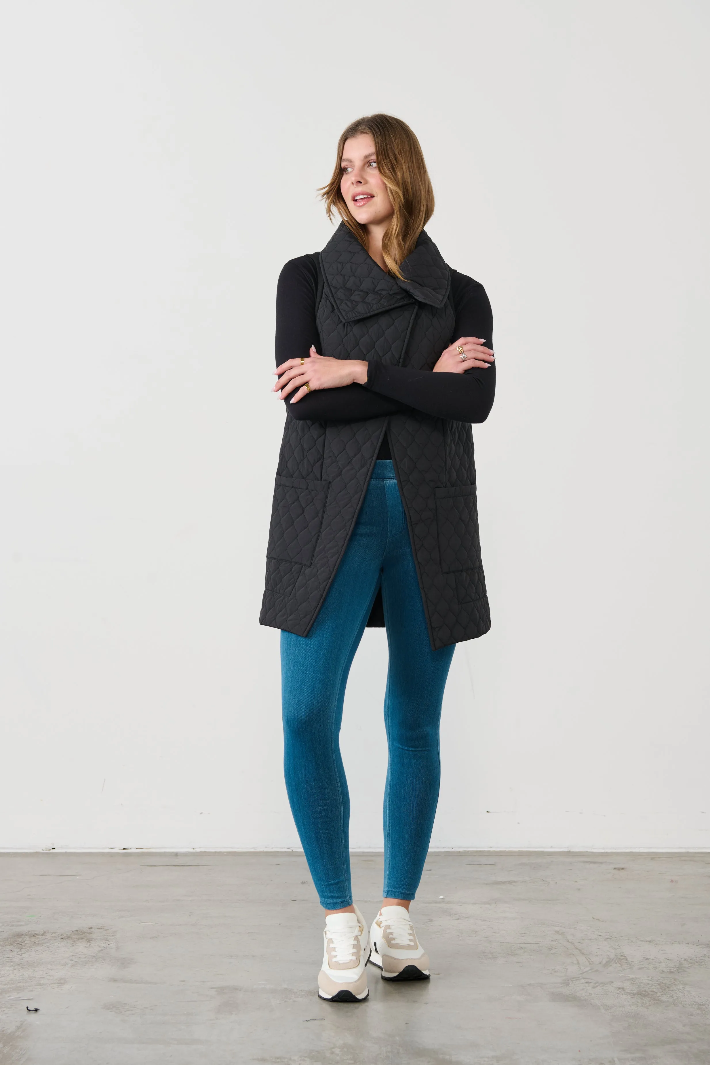 BLACK QUILTED LIGHT PUFFA VEST