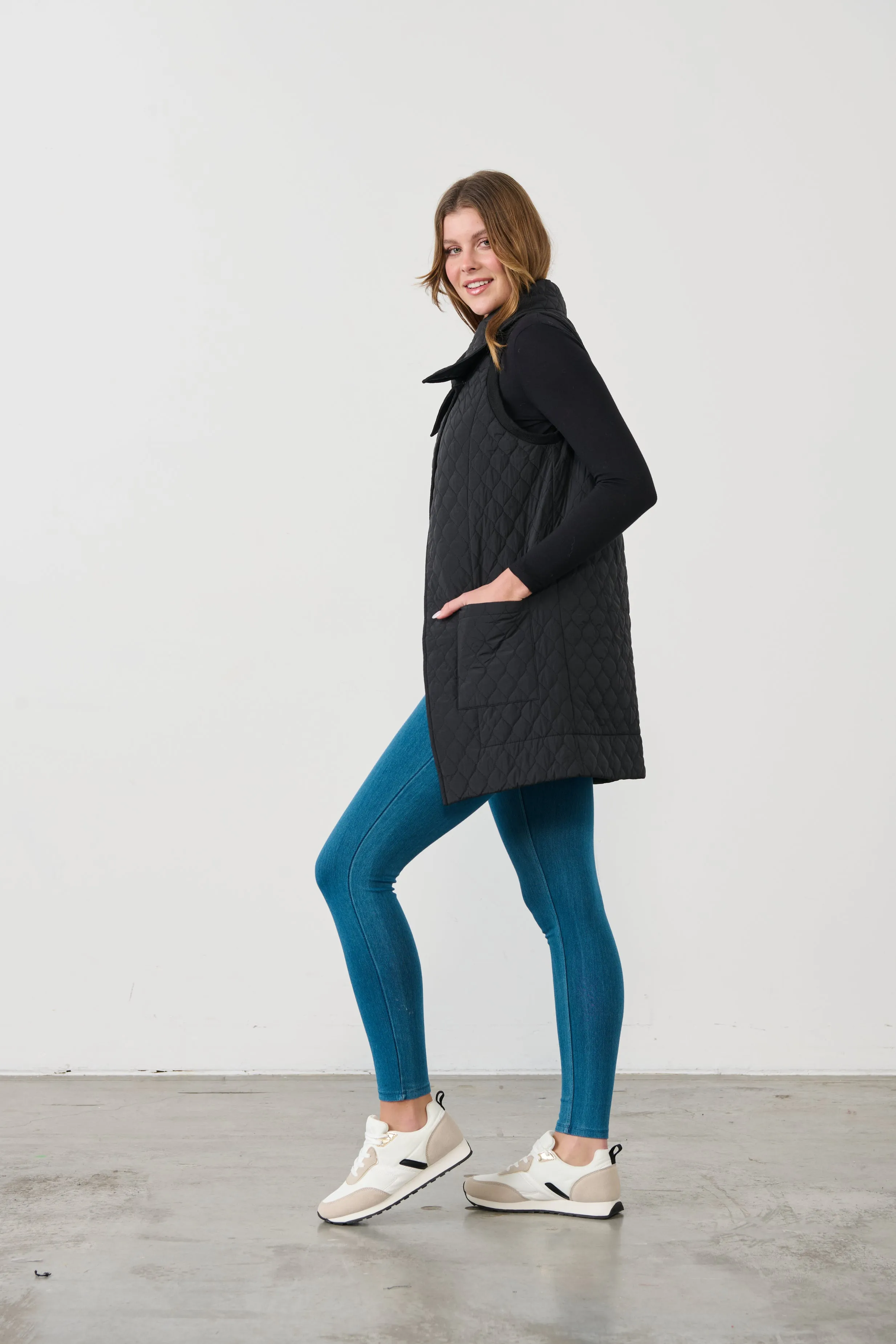 BLACK QUILTED LIGHT PUFFA VEST